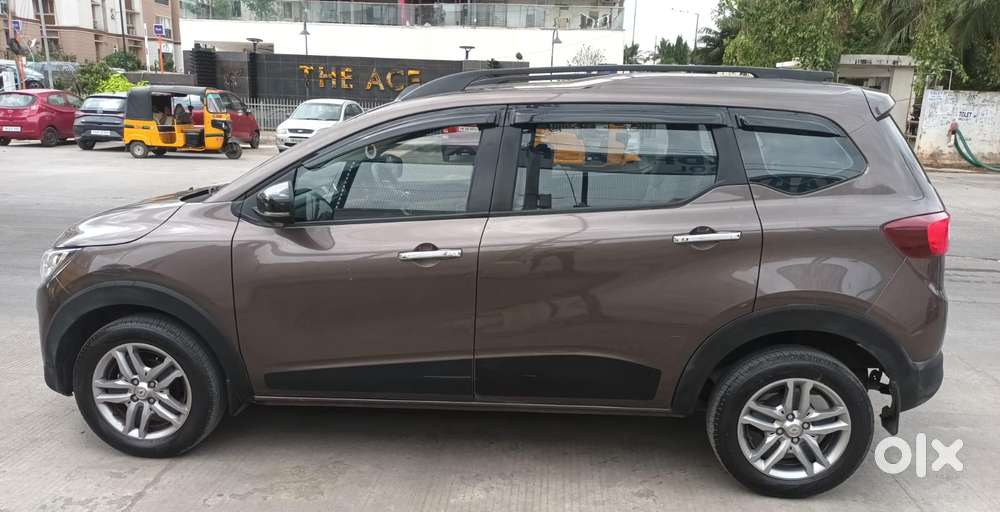Renault Triber Rxz, 2023, Petrol