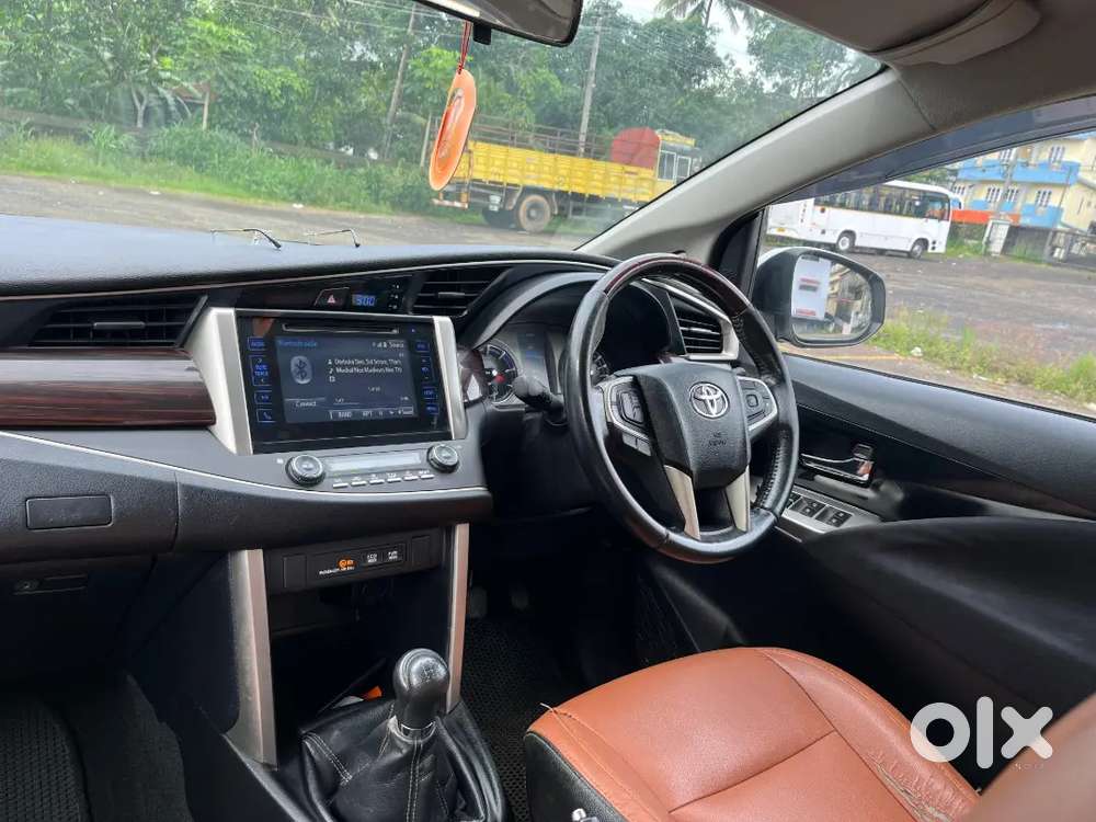 Innova Crysta 2016 V Well Maintained