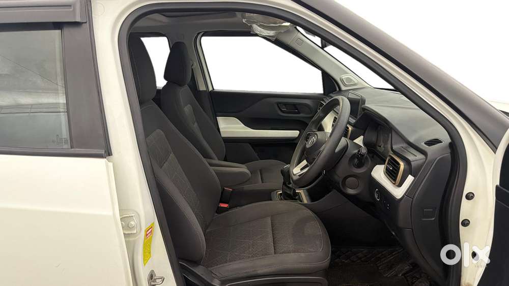 Tata Punch Accomplished Dazzle Sunroof Cng, 2023, Cng & Hybrids