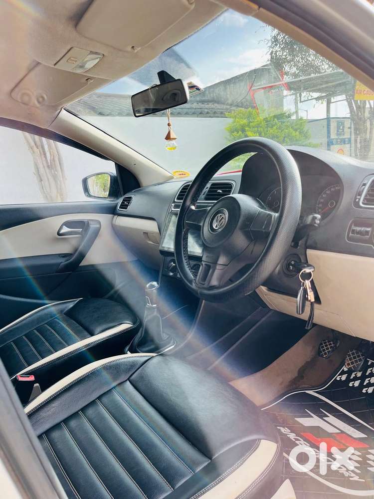 Volkswagen Polo Petrol Highline 1.6l, 2013, Petrol