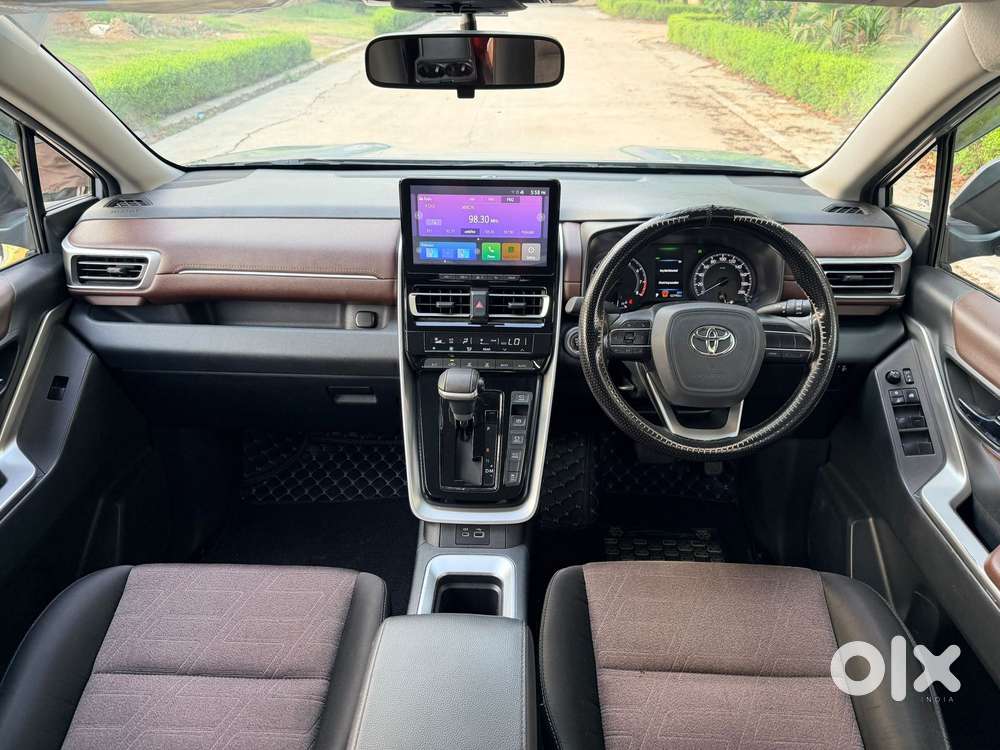 Toyota Innova Hycross Gx (o), 2025, Petrol