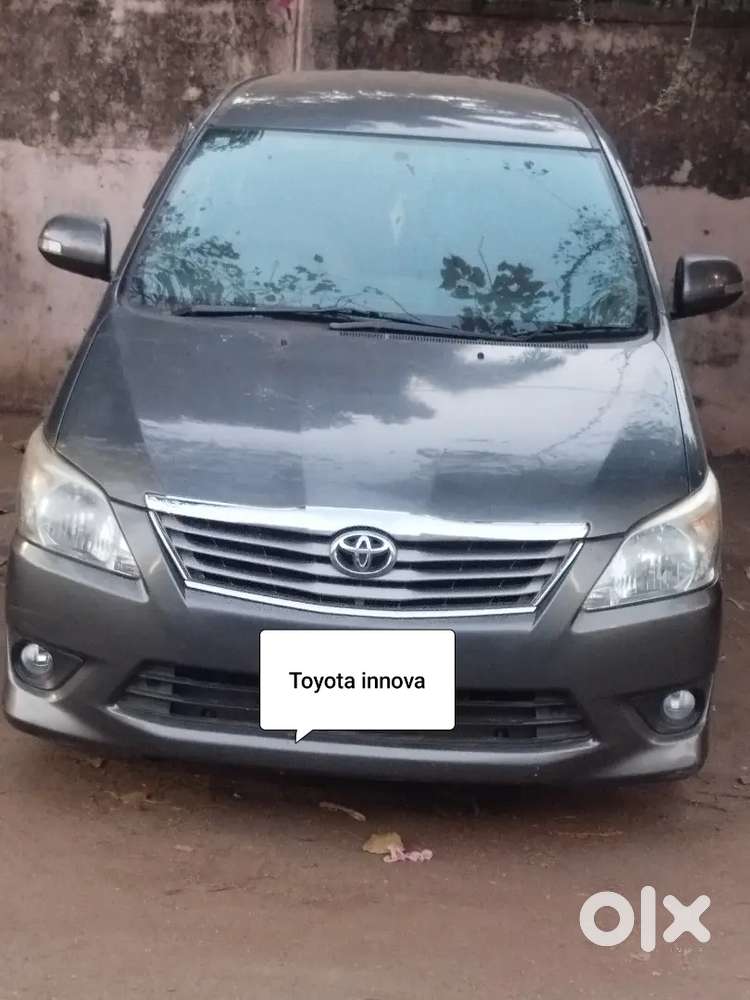 Toyota Innova 2012 V Model