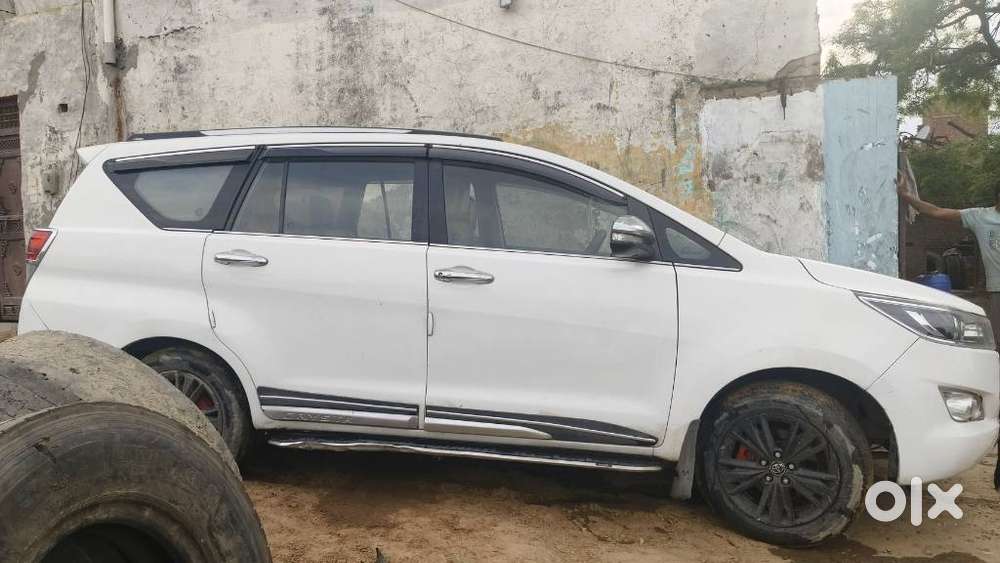 Toyota Innova Crysta 2.8 Z, 2016, Diesel