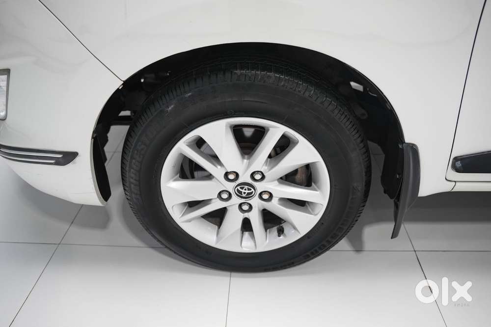 Toyota Innova Crysta 2.4 V 8 Str, 2016, Diesel