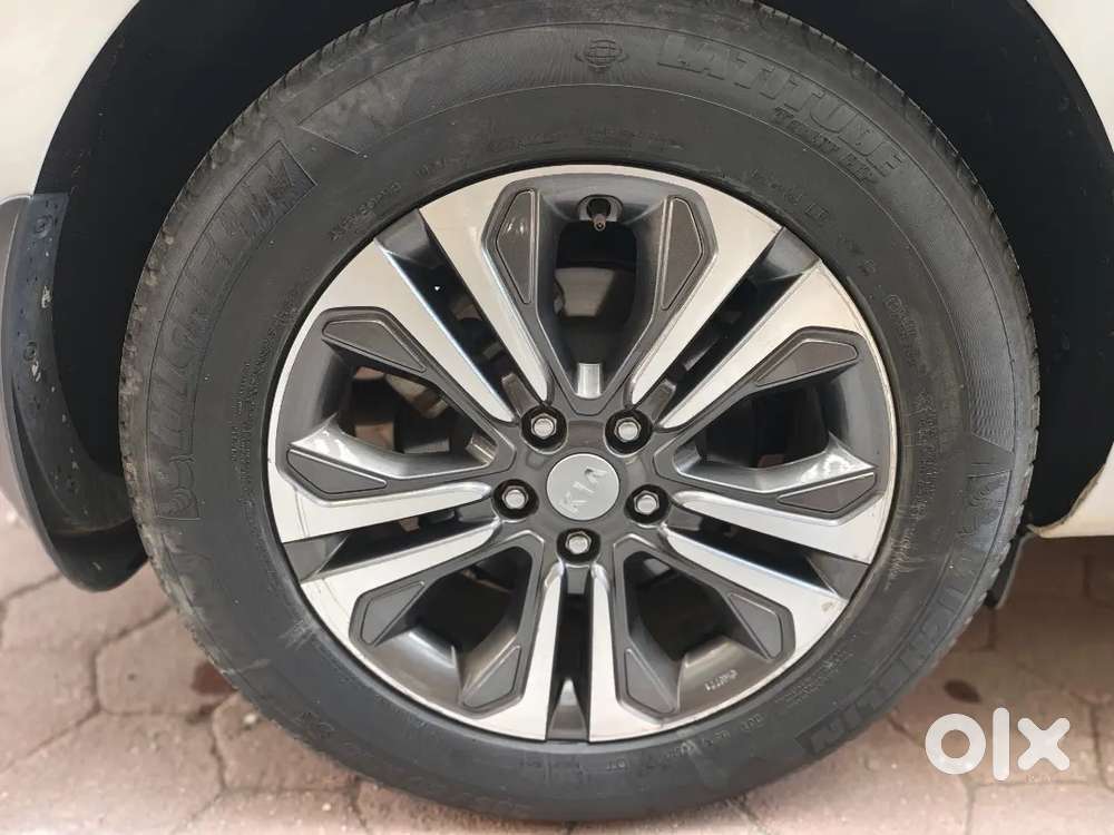 Kia Carnival 2021 Diesel 26000 Km Driven