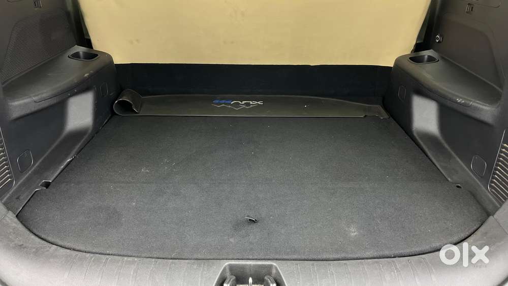 Mahindra Xuv700 2.0 Ax 5 Petrol Mt Str, 2022, Petrol
