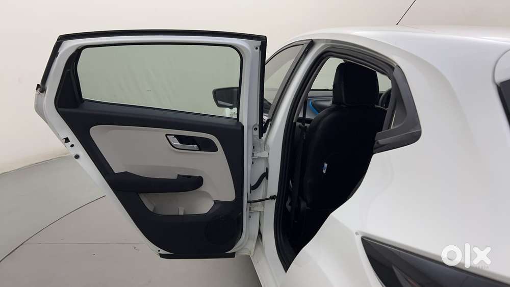 Tata Altroz Xz, 2023, Petrol