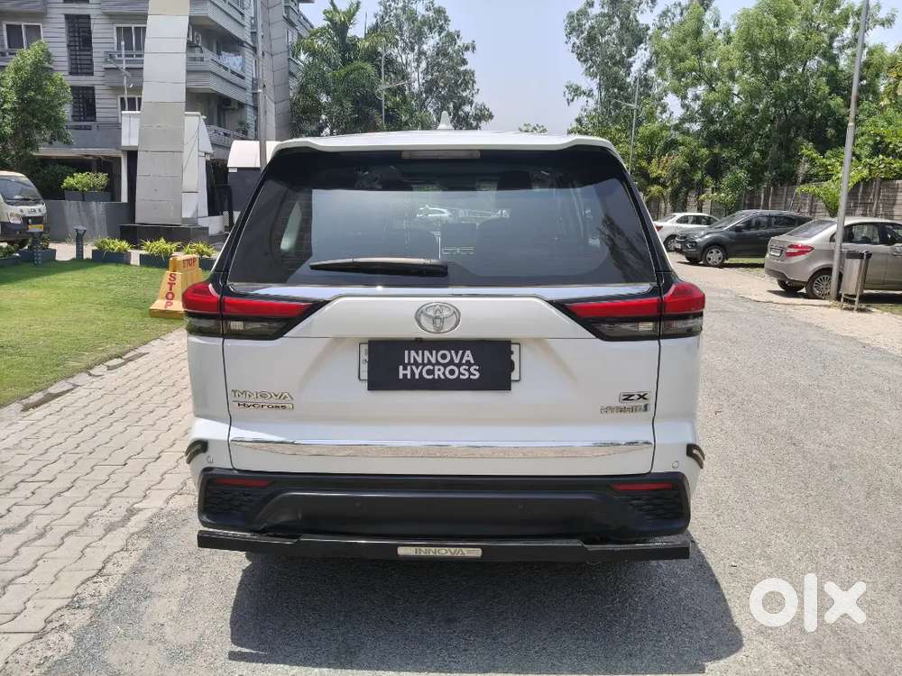 Toyota Innova Hycross 2024 Hybrid Hybrid