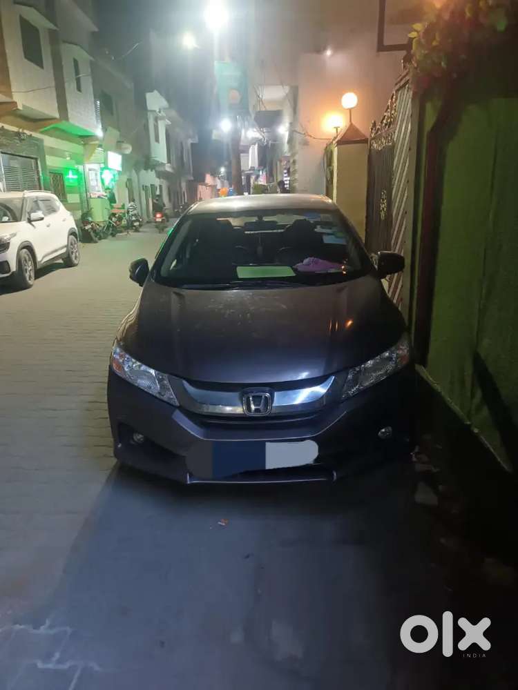 Grate Pickup, Chiled Ac , 80% Tyre,insurance And Pollution Last Month.