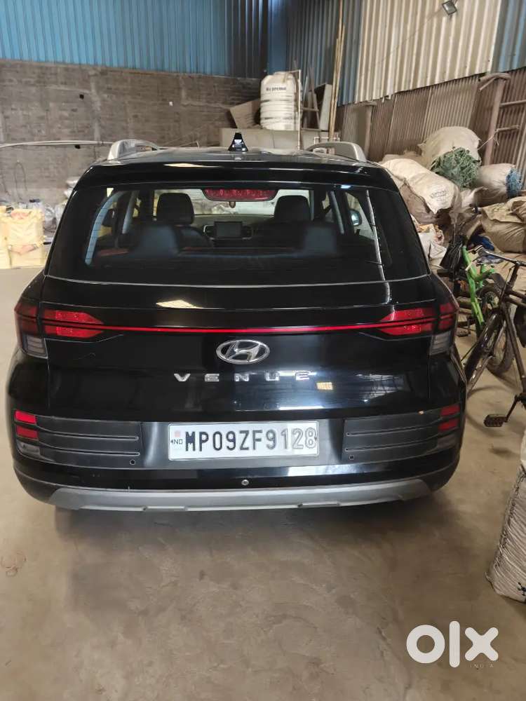 Hyundai Venue 2022 Petrol 34000 Km Driven