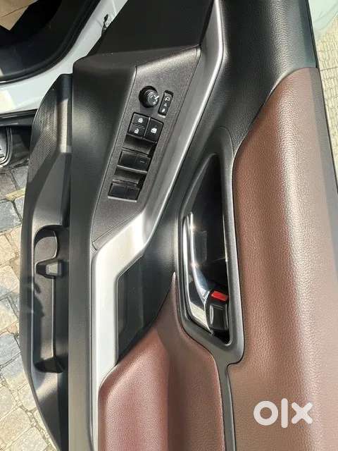 Toyota Innova Hycross 2.0 Vx Hybrid 7 Str, 2026, Petrol