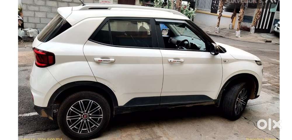 Hyundai Venue 2019 Petrol Well Maintained