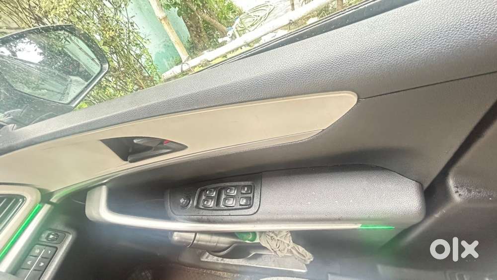 Mahindra Xuv700 2024 Diesel Well Maintained
