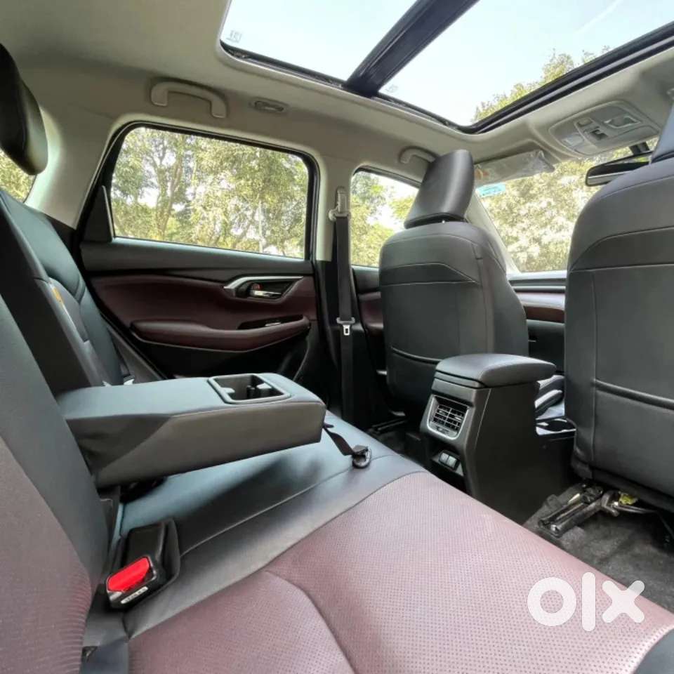 Maruti Suzuki Grand Vitara 1.5 Alpha Smart Hybrid At, 2022, Petrol