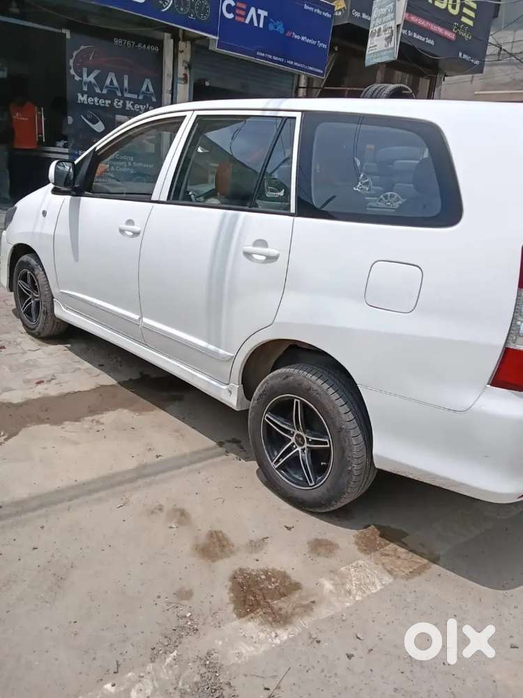 Toyota Innova 2.5 V 2014