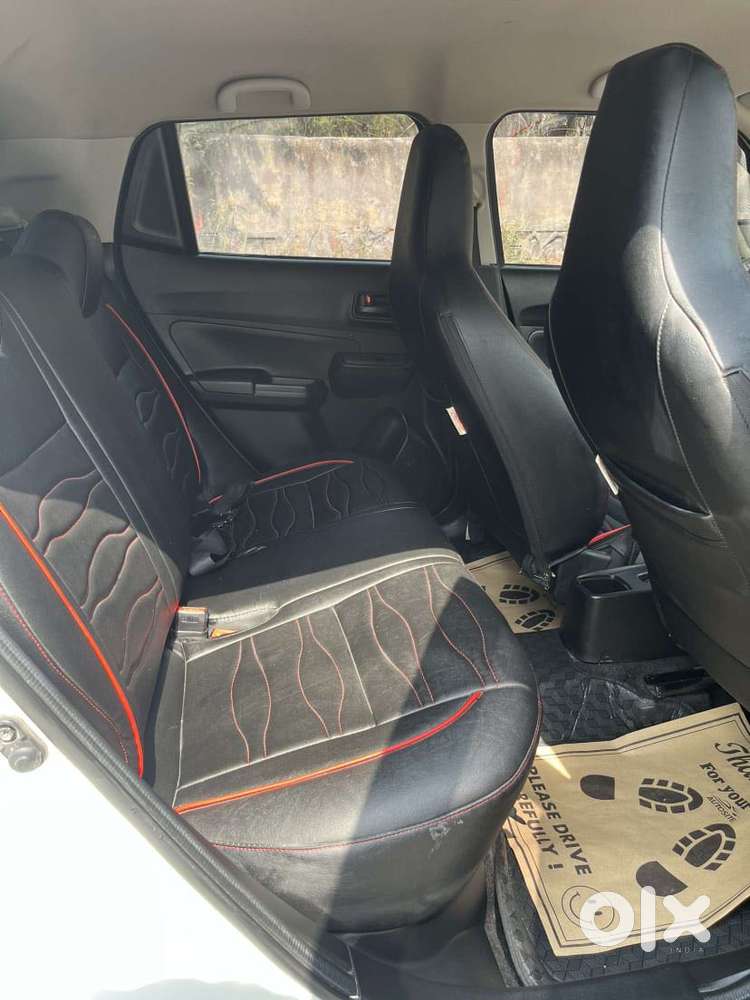 Maruti Suzuki Swift 1.2 Lxi (o), 2023, Petrol