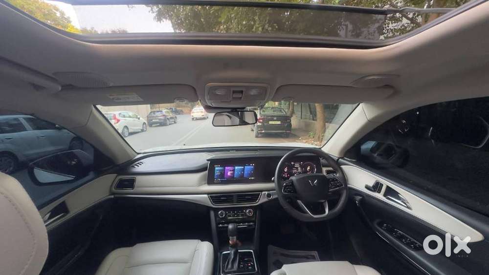 Mahindra Xuv700 2.2 Ax 7 Diesel At Luxury Pack Str, 2025, Diesel
