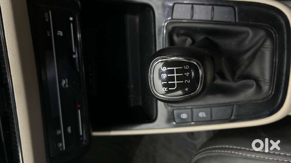 Skoda Slavia 1.0 Ambition Tsi At, 2023, Petrol