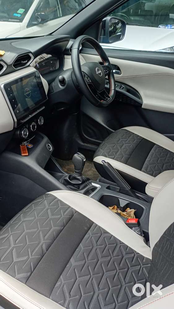 Nissan Magnite Kuro Edition Petrol Amt, 2025, Petrol