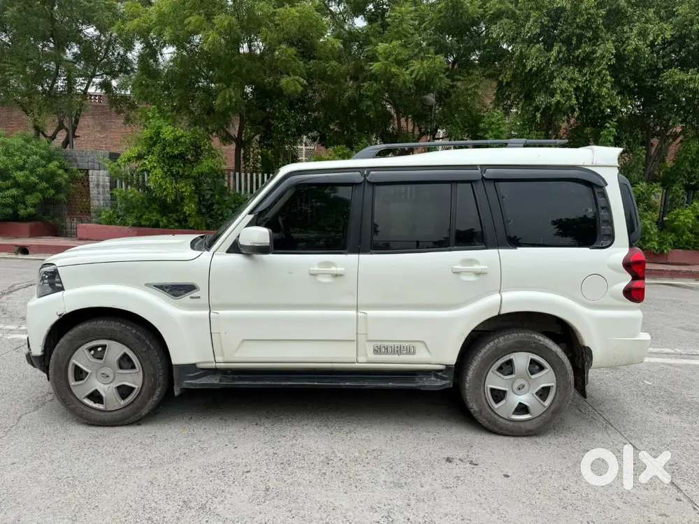 Mahindra Scorpio Classic 2022 Petrol Manual