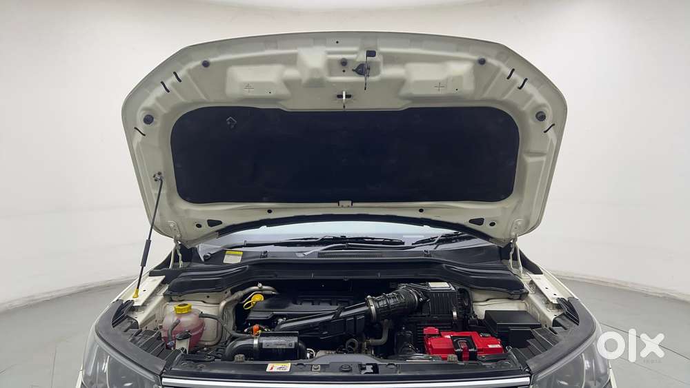 Mahindra Xuv300 1.2 W8 (o) Amt Petrol, 2022, Petrol