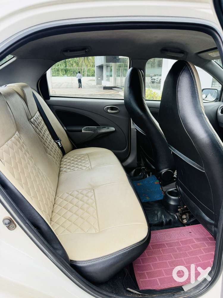Toyota Etios V, 2011, Petrol