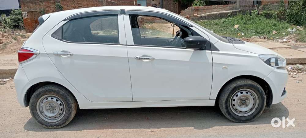 Tata Tiago 1.2 Revotron Xt (o), 2022, Petrol