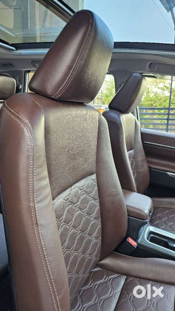 Toyota Innova Hycross 2.0 Zx (o) Hybrid 7 Str, 2025, Petrol