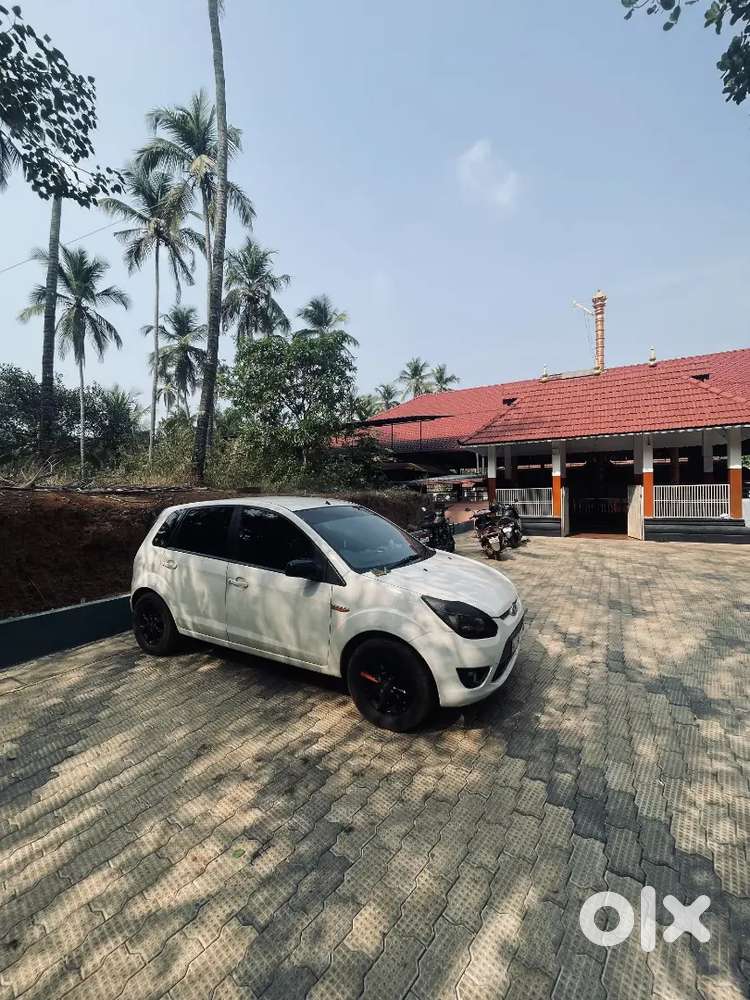 Ford Figo 2013 Petrol 137000 Km Driven