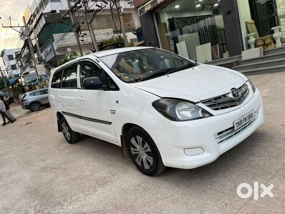 Toyota Innova 2.5 G (diesel) 7 Seater Bs Iv, 2011, Diesel