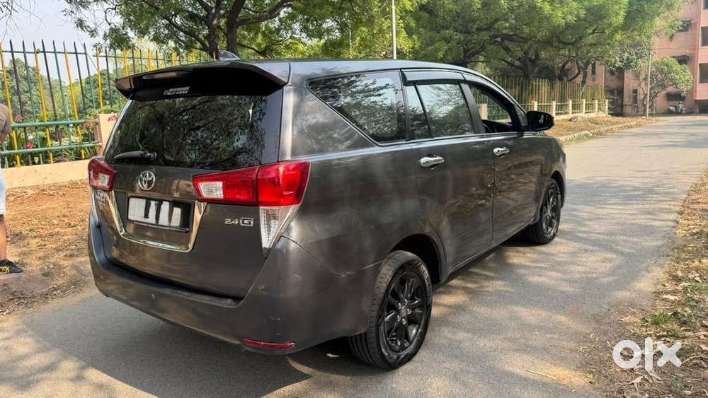 Toyota Innova Crysta 2017 Diesel Well Maintained