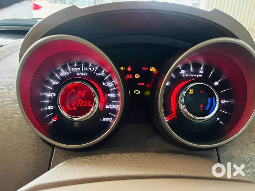 Mahindra Xuv 500 W8 (2013)