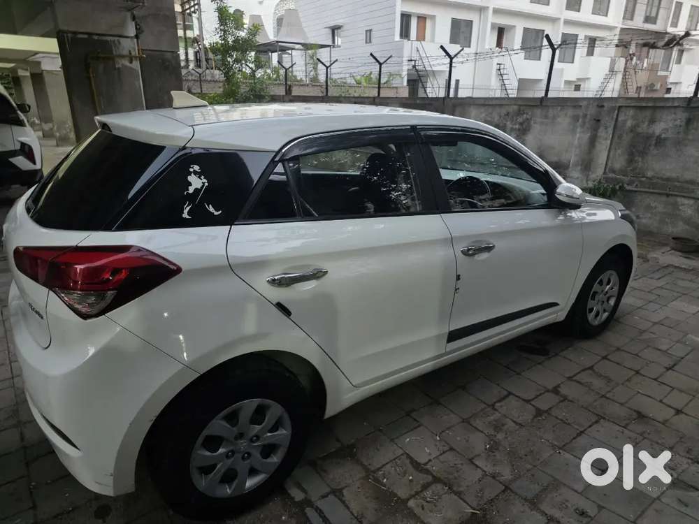 Hyundai Elite I20 2017 Petrol 166000 Km Driven