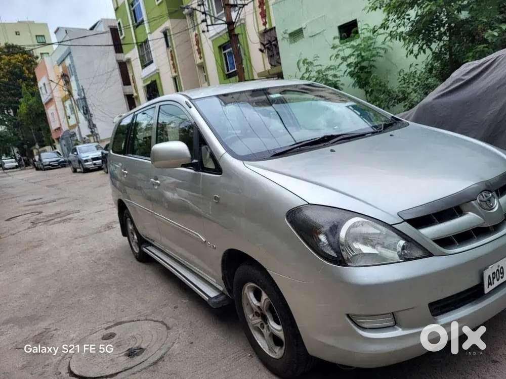 Showroom Track Toyota Innova 8 Seater Diesel 2009