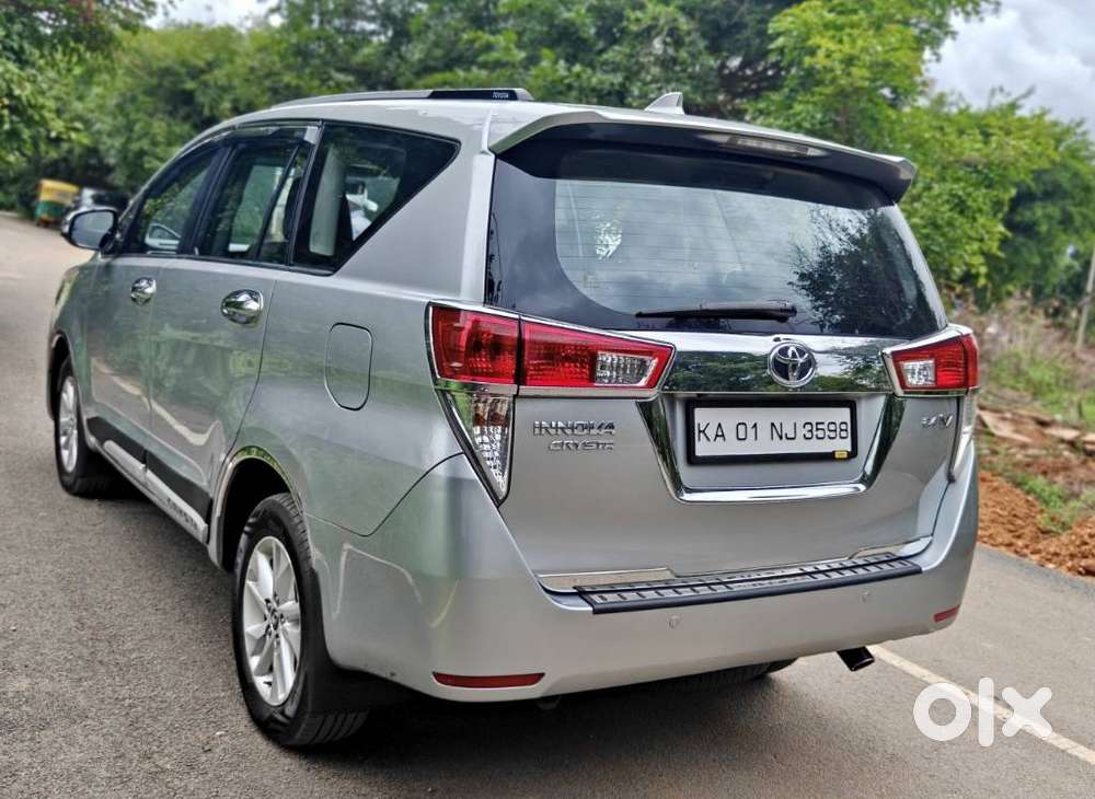 Toyota Innova Crysta 2.4 V 8 Str, 2016, Petrol