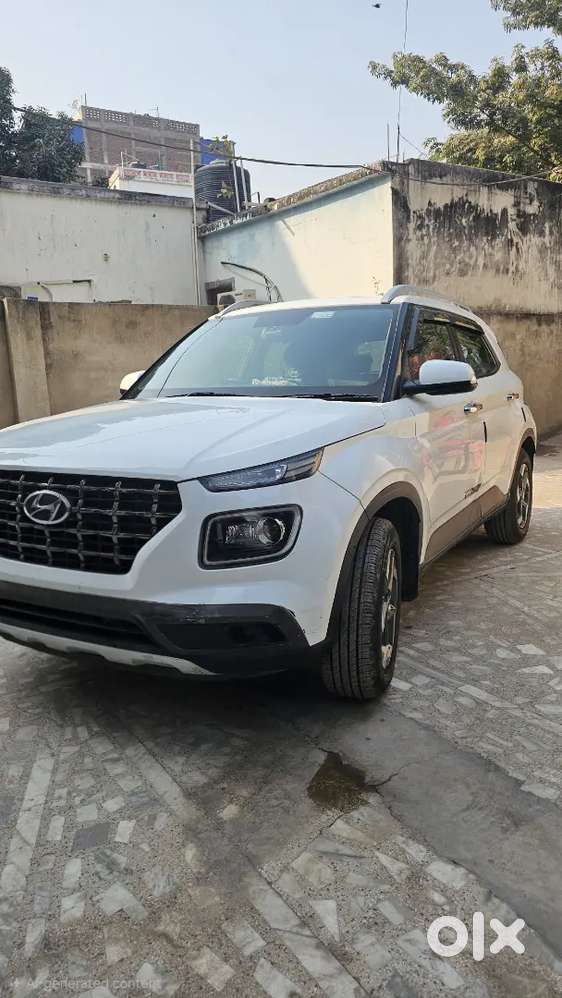 Automatic Hyundai Venue 2019 Petrol Well Maintained