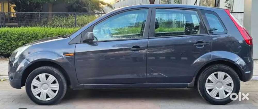 Ford Figo Titatinium Blu 2012
