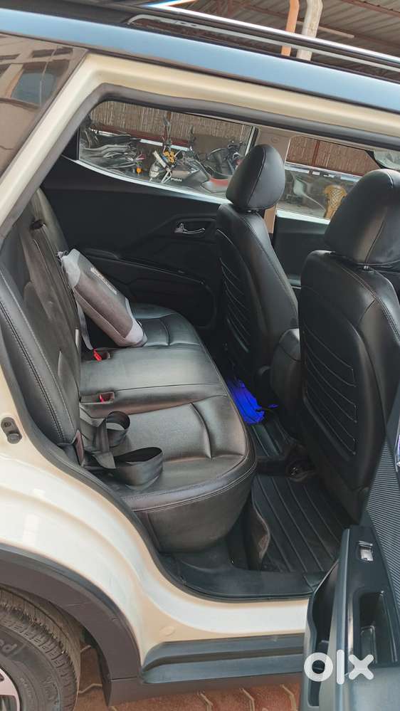 Mahindra Xuv300 W8 Option Dual Tone, 2022, Petrol