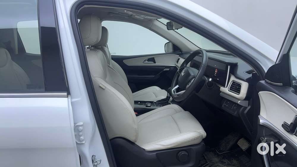 Mahindra Xuv700 2.0 Ax 7 Petrol At Luxury Pack Str, 2022, Petrol