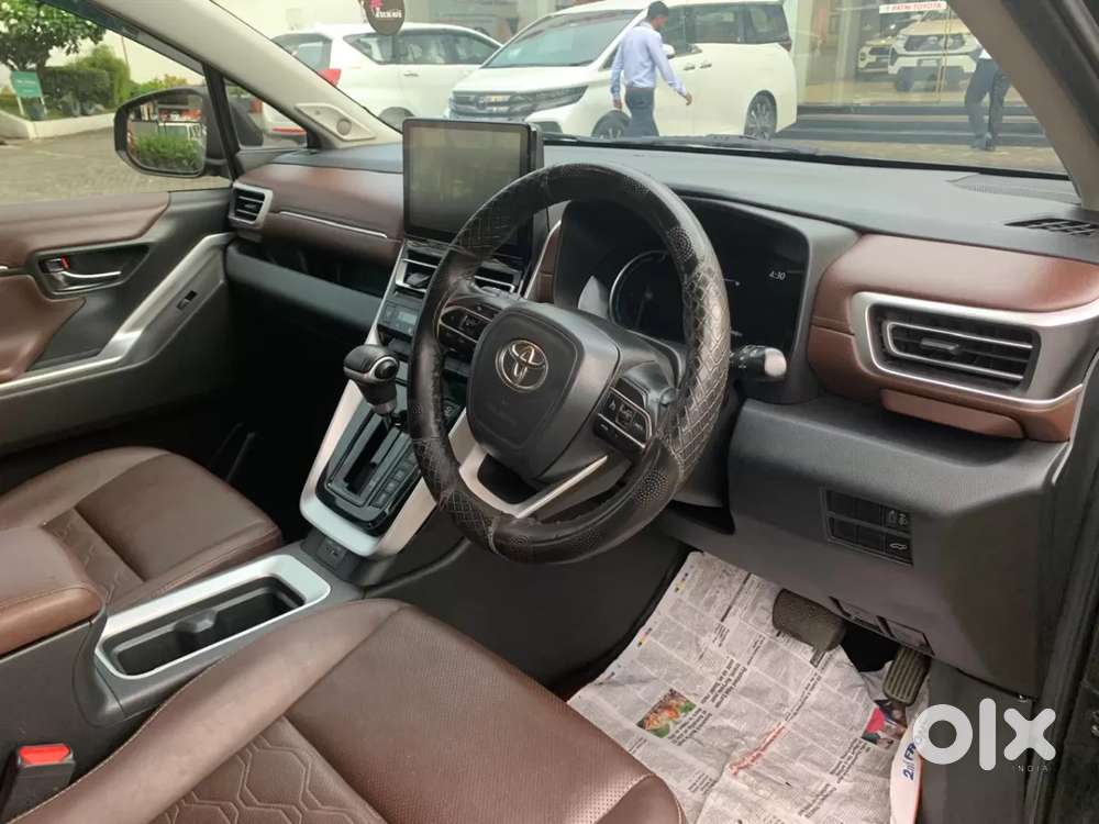 Toyota Innova Hycross 2.0 Zx Hybrid 7 Str, 2023, Petrol