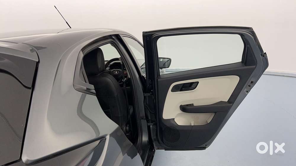 Tata Altroz 1.2 Xm Plus, 2022, Petrol