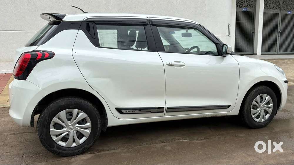 Maruti Suzuki Swift Vxi, 2022, Petrol