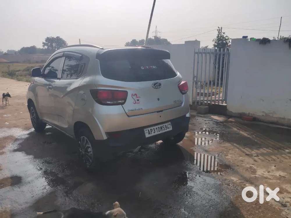 Mahindra Kuv 100