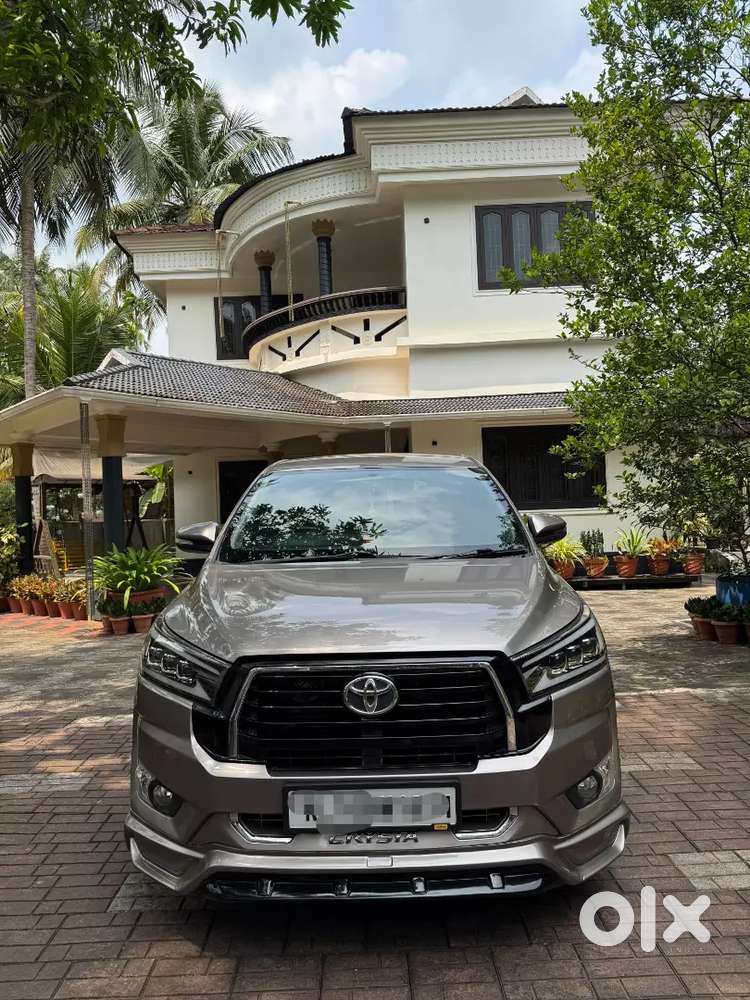 Toyota Innova Crysta 2.4 V 2017