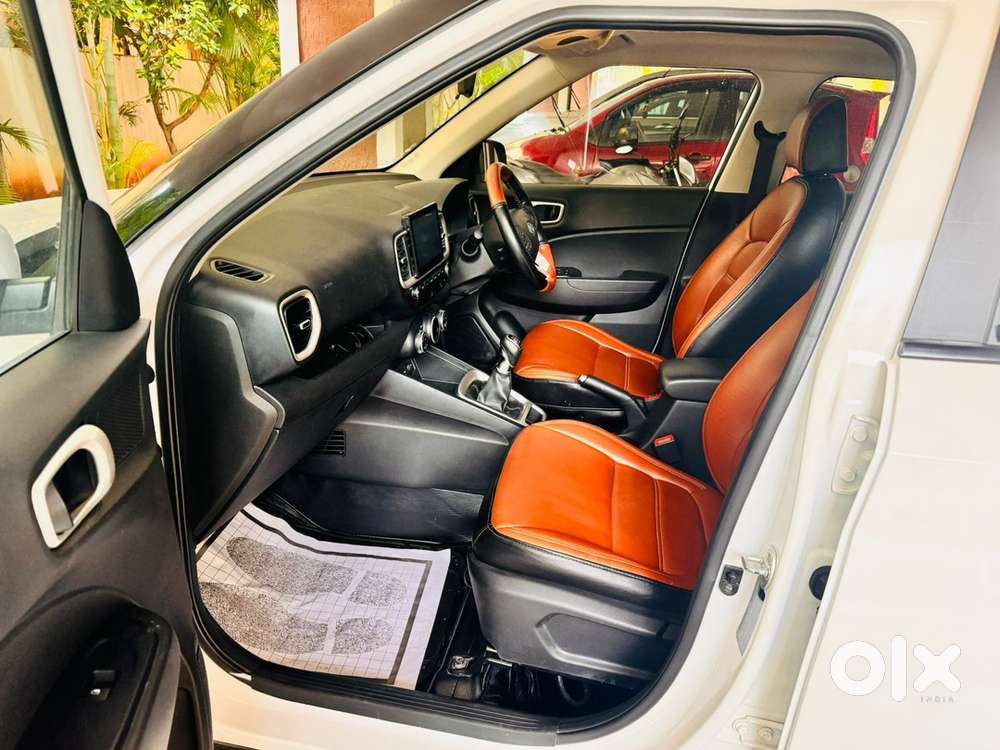 Hyundai Venue 2022 Petrol 25000 Km Driven