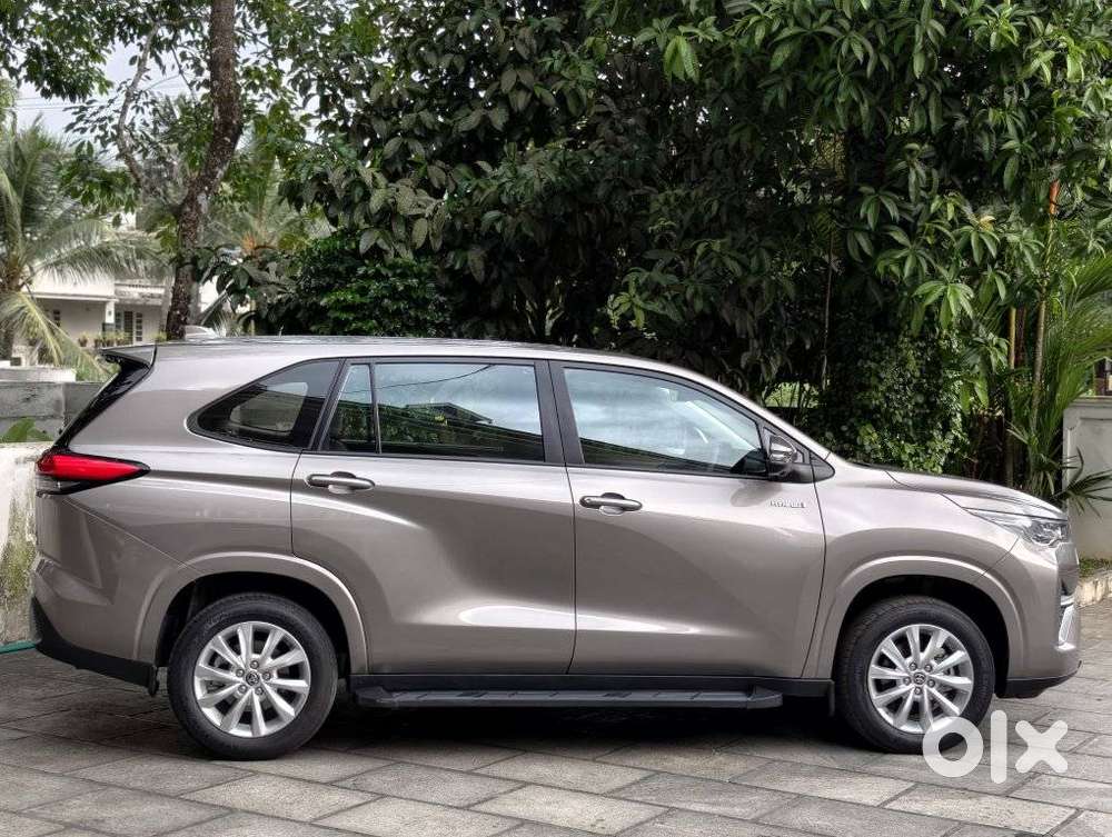 Toyota Innova Hycross 2.0 Vx (o) Hybrid 7 Str, 2024, Petrol