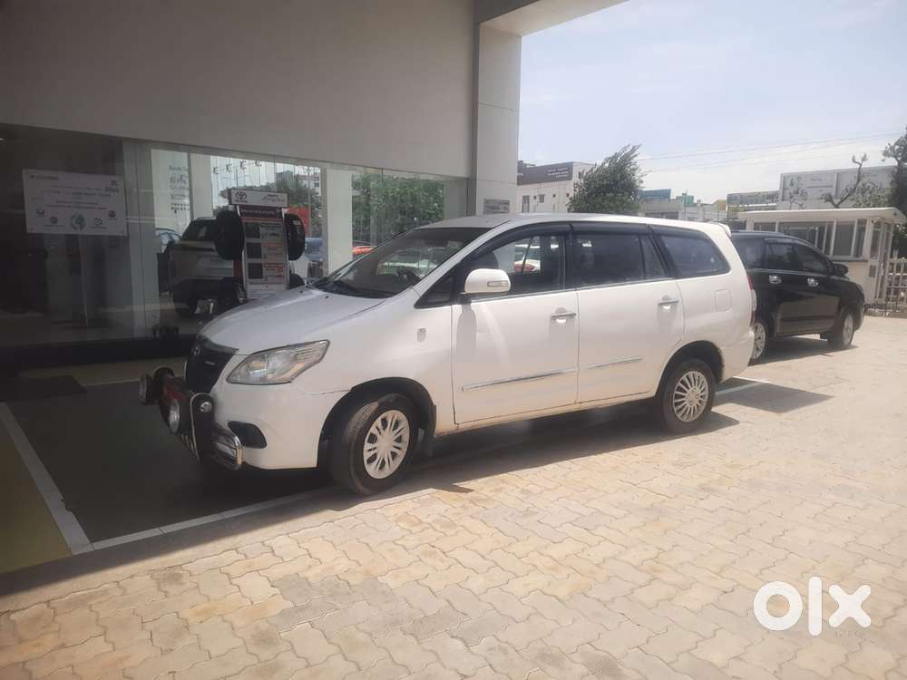 Toyota Innova Cng