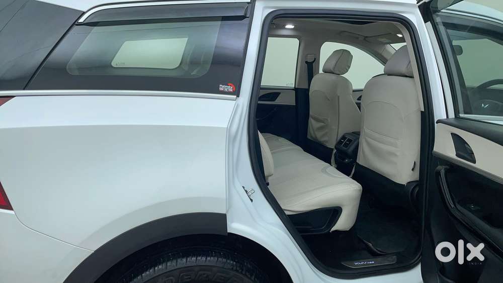 Mahindra Xuv700 2.0 Ax 5 Petrol Mt 7 Str, 2022, Petrol
