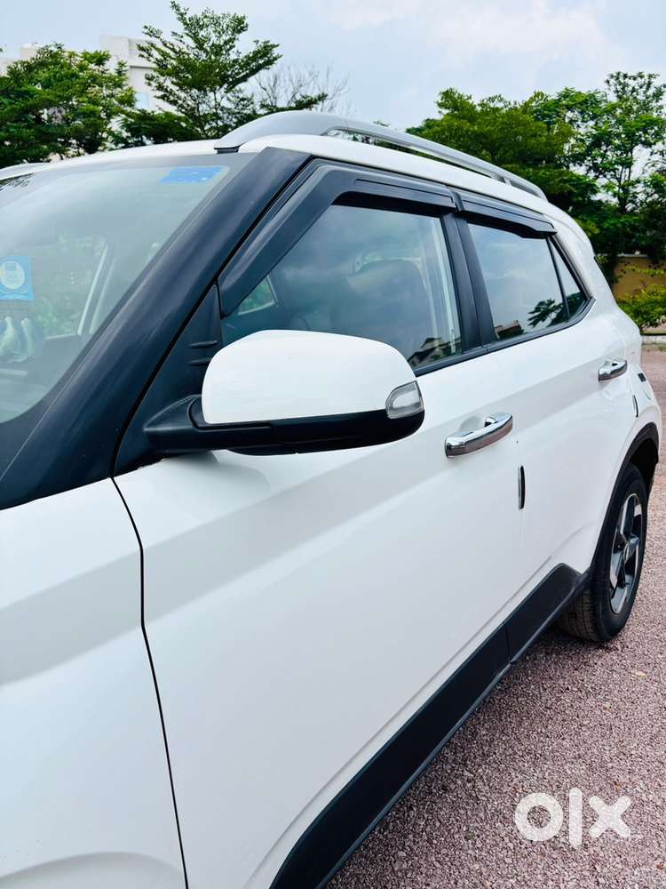 Hyundai Venue 2019 Petrol Well Maintained