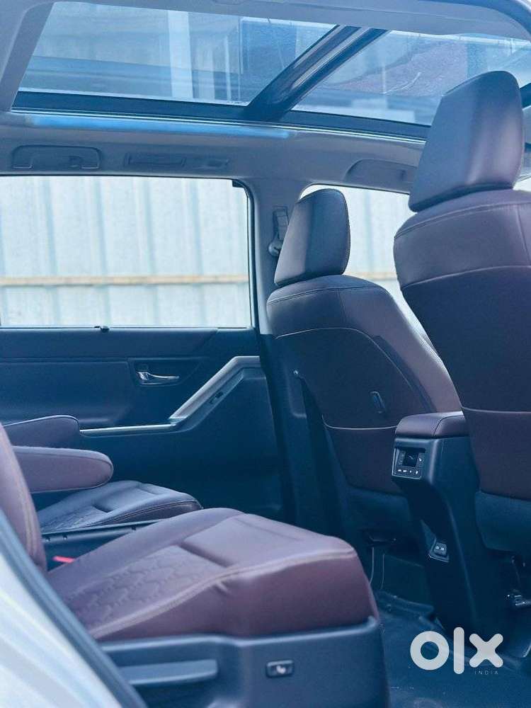 Toyota Innova Hycross 2.0 Zx (o) Hybrid 7 Str, 2023, Petrol